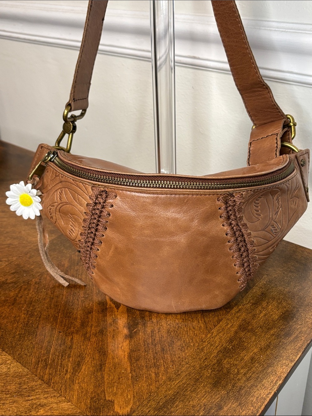The SAK TAN LEATHER BELT BAG/ CROSSBODY WITH EMBROIDERED ACCENTS & DAISY CHARM - Picture 12 of 16